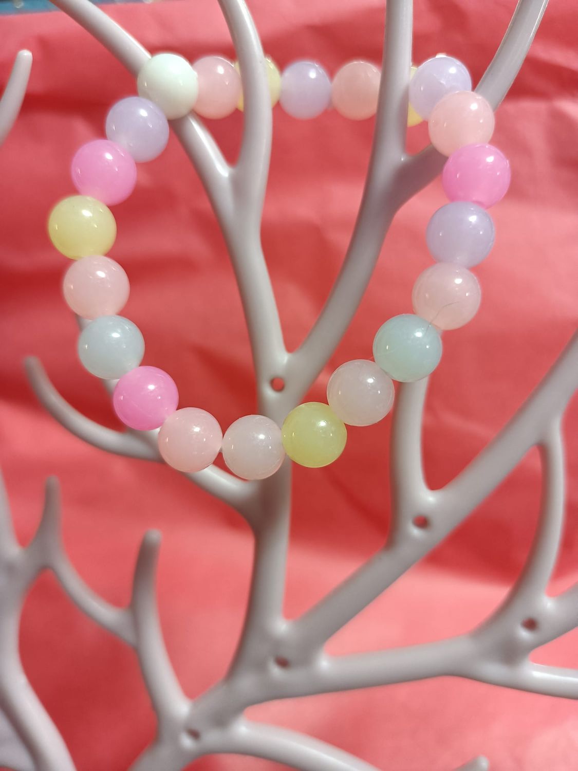 Pulsera de perlas acrílicas de colores pastel