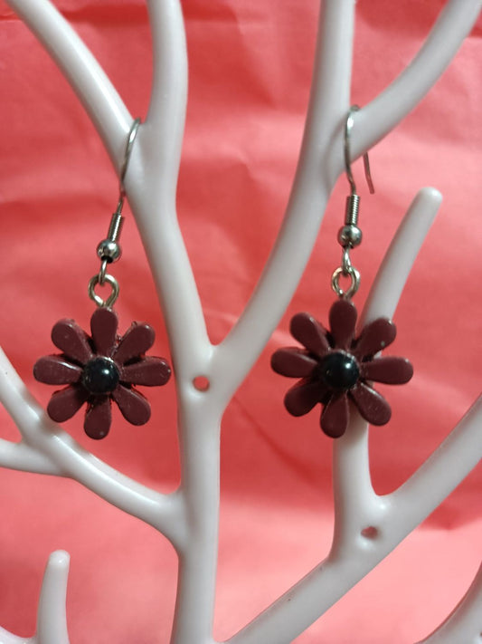 Pendientes de flor marrón